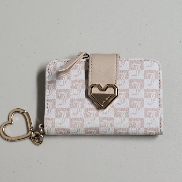 Juicy Couture Wallet. - Picture 1 of 12